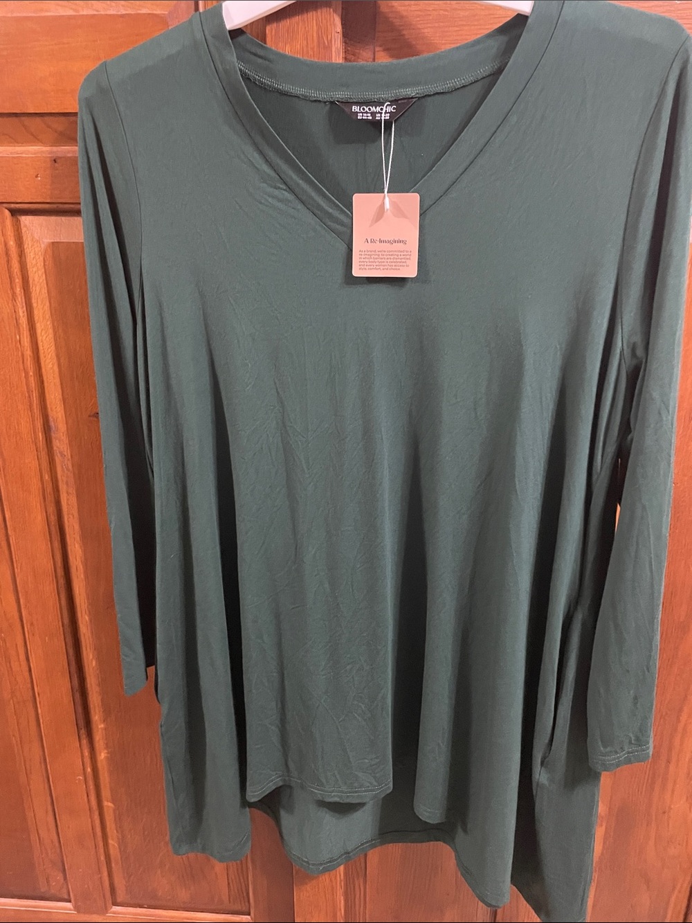 BloomChic Forest Green V-Neck Long Sleeve Top NWT Sz. 14/16 long length soft